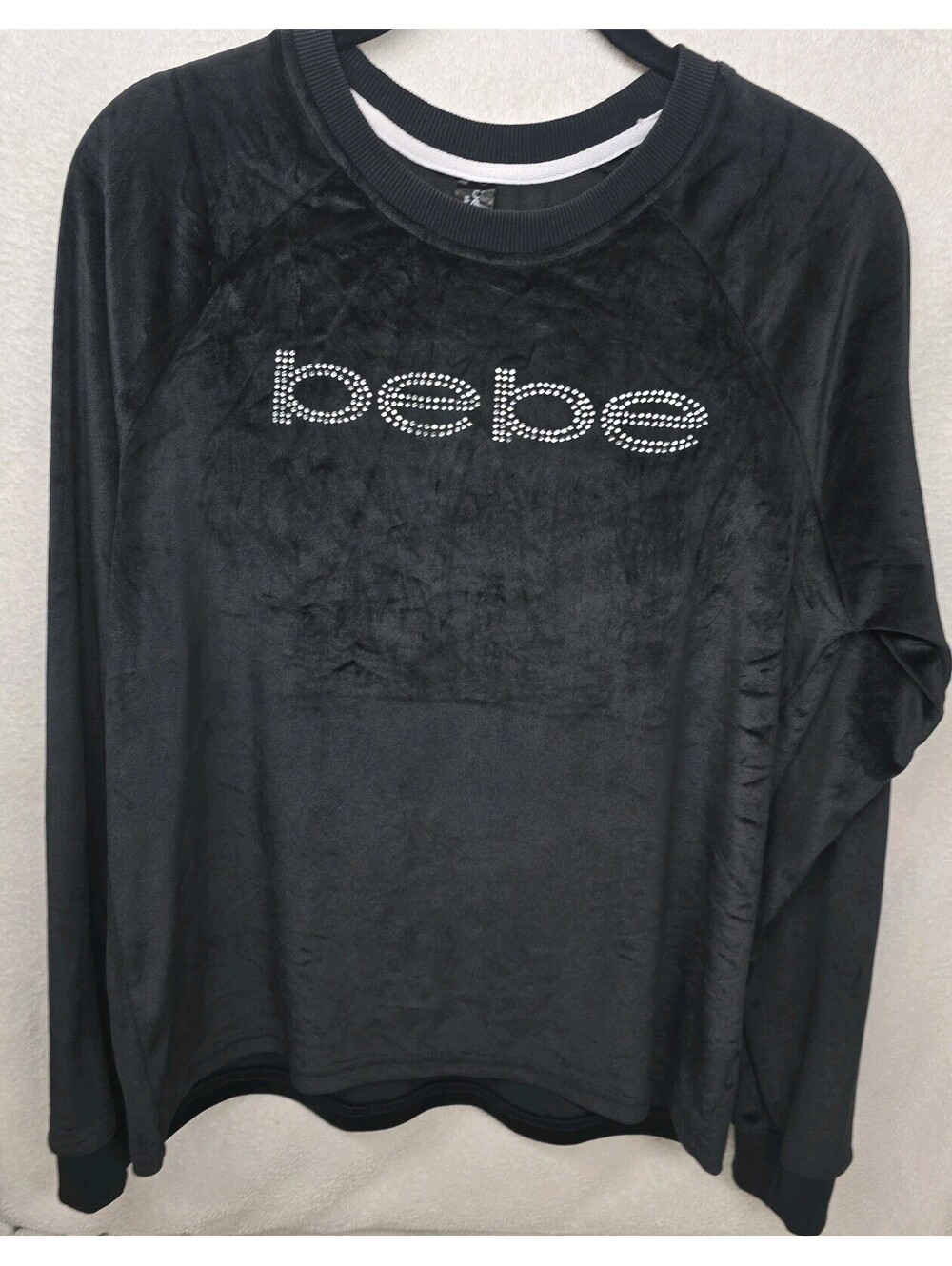 Bebe Y2K Black Velour Rhinestone Logo Pullover Sweatshirt Size Large Long Sleeve